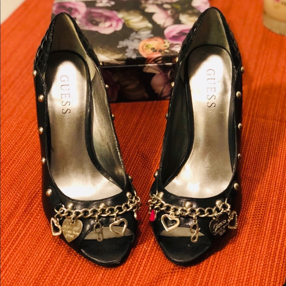 🌺Guess- Charm Peep Toe Pumps. Size 6